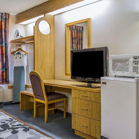 Rodeway Inn Fremont Εξωτερικό φωτογραφία